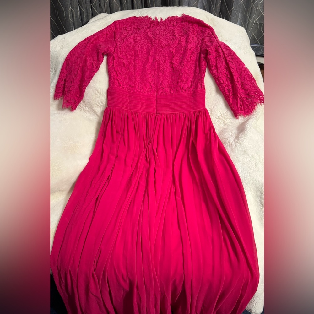 Exquisite English Manor Dress - Picture 9 of 10